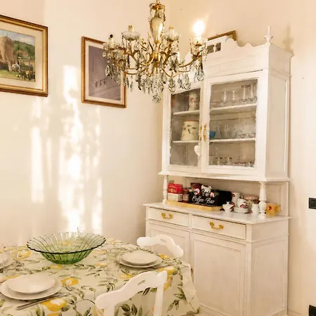 ベッド・アンド・ブレックファスト Elegant Close To Bologna Center *